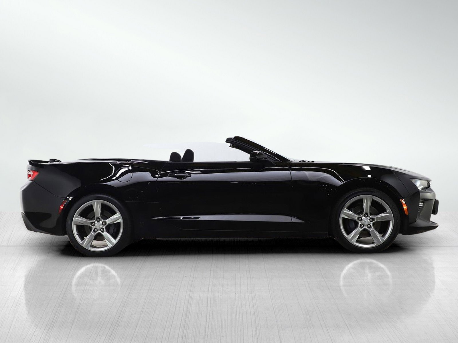 Used 2017 Chevrolet Camaro SS image 8