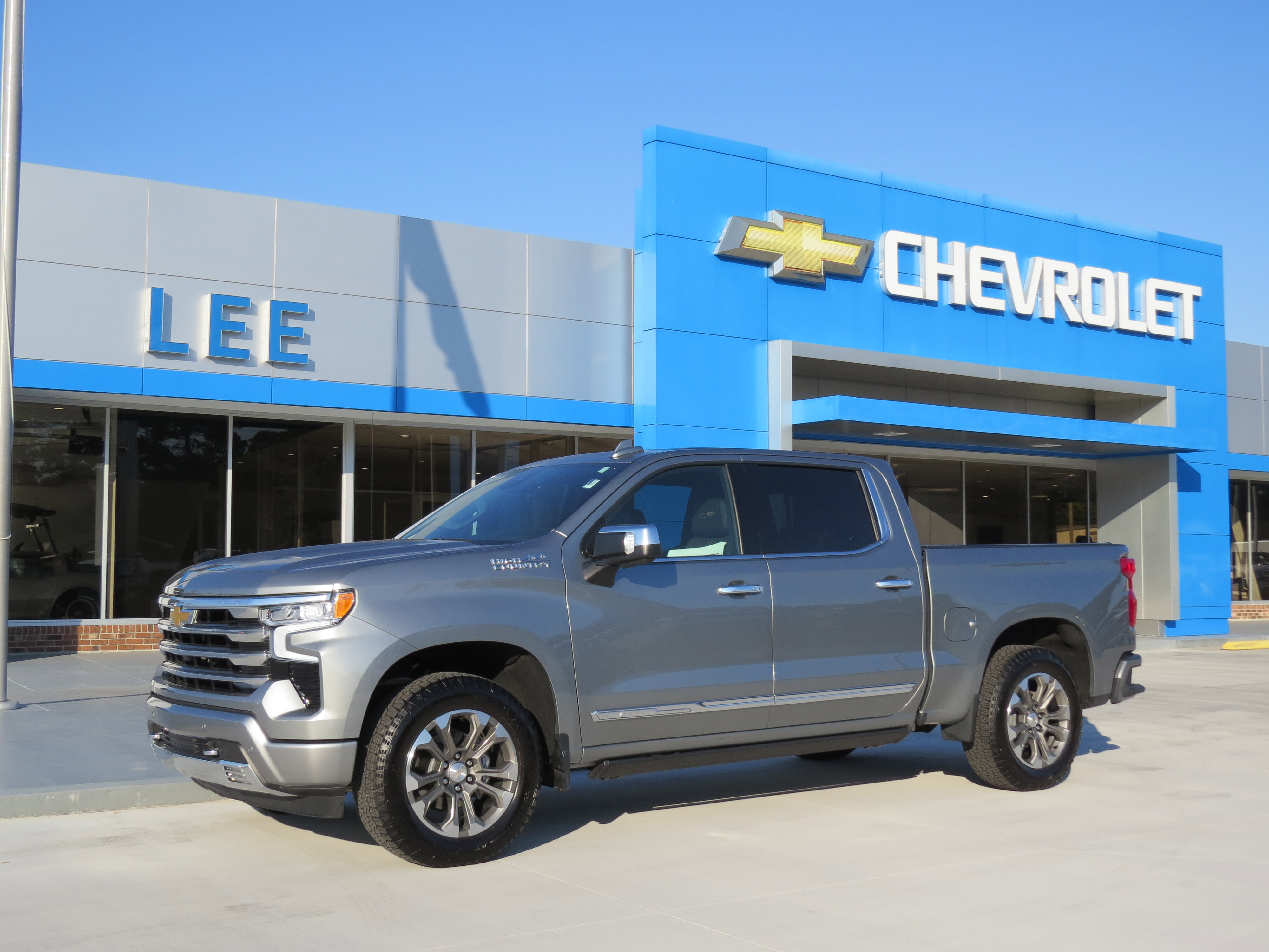 Used 2024 Chevrolet Silverado 1500 High Country w/ Technology Package AWD/4WD image 1