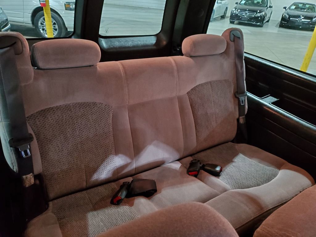 Used 2001 Chevrolet Suburban LS w/ LS Preferred Equipment Group image 23
