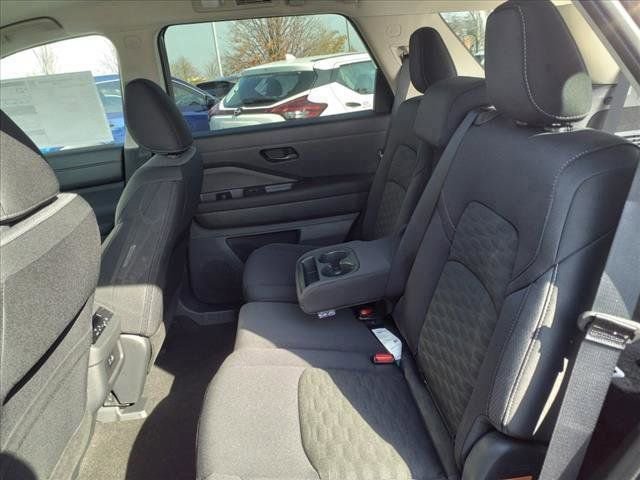 New 2025 Nissan Pathfinder SV image 36