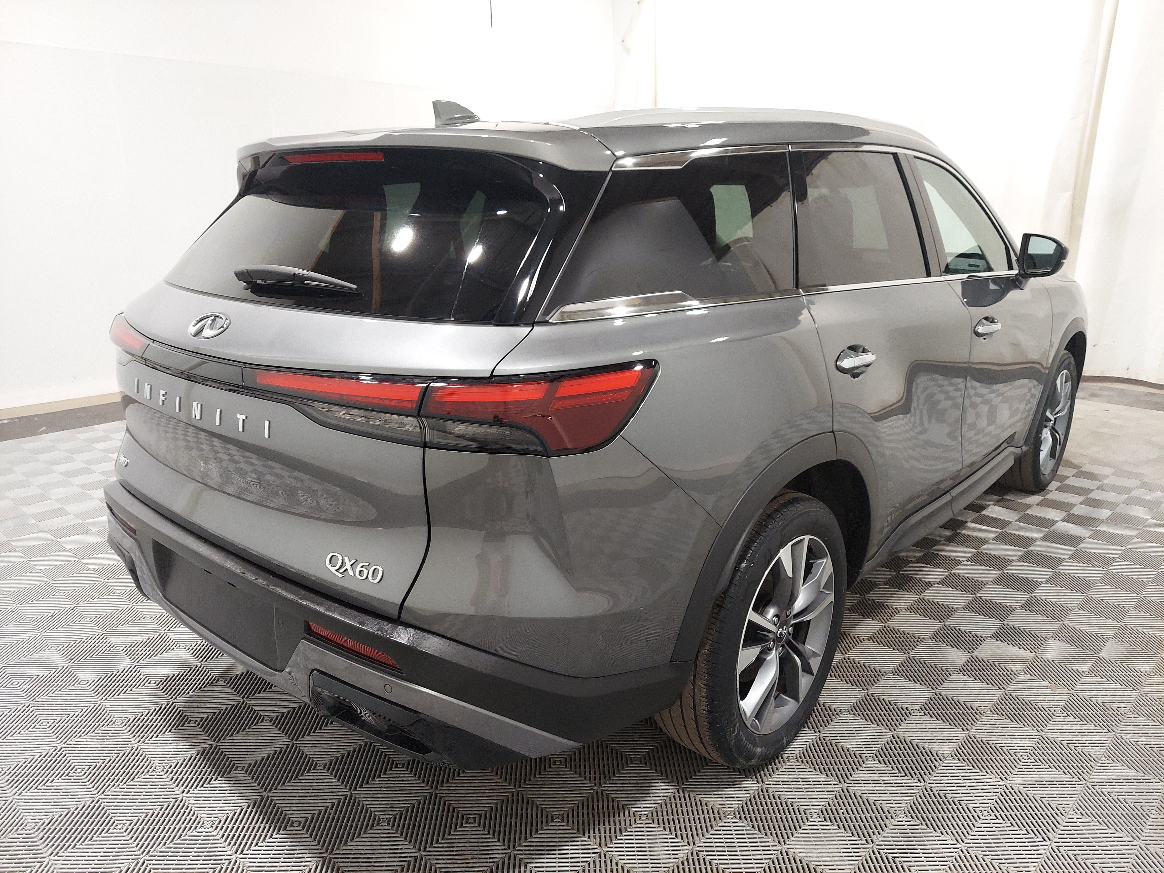 Used 2024 INFINITI QX60 Luxe AWD/4WD image 3