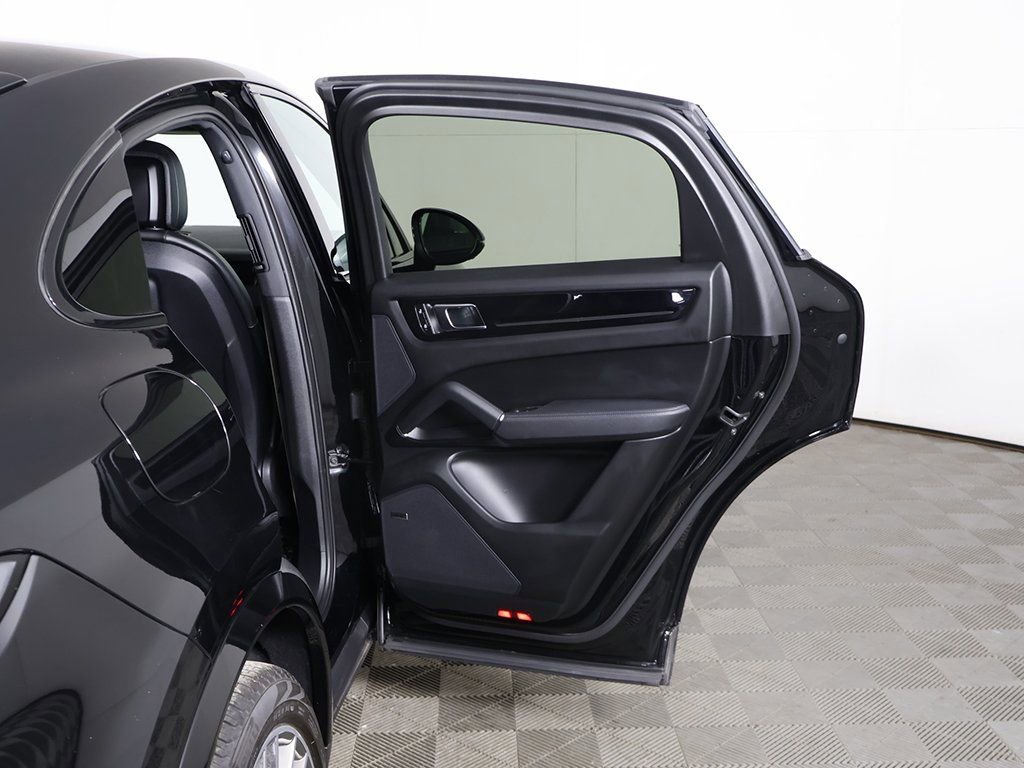 Used 2023 Porsche Cayenne Platinum Edition w/ Premium Package Plus image 25