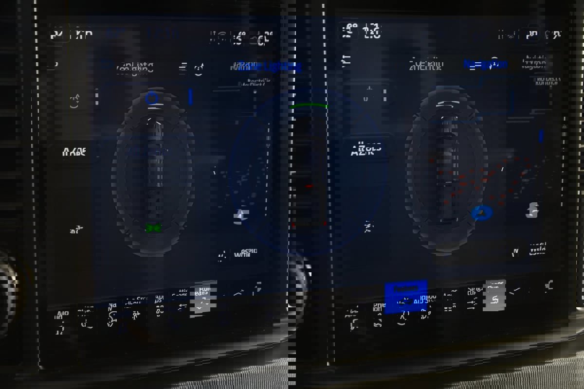 Used 2024 Ford F350 Platinum image 43