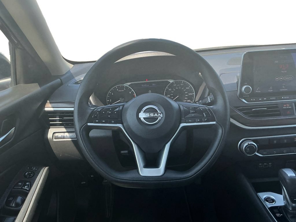 Used 2025 Nissan Altima 2.5 SV FWD image 18