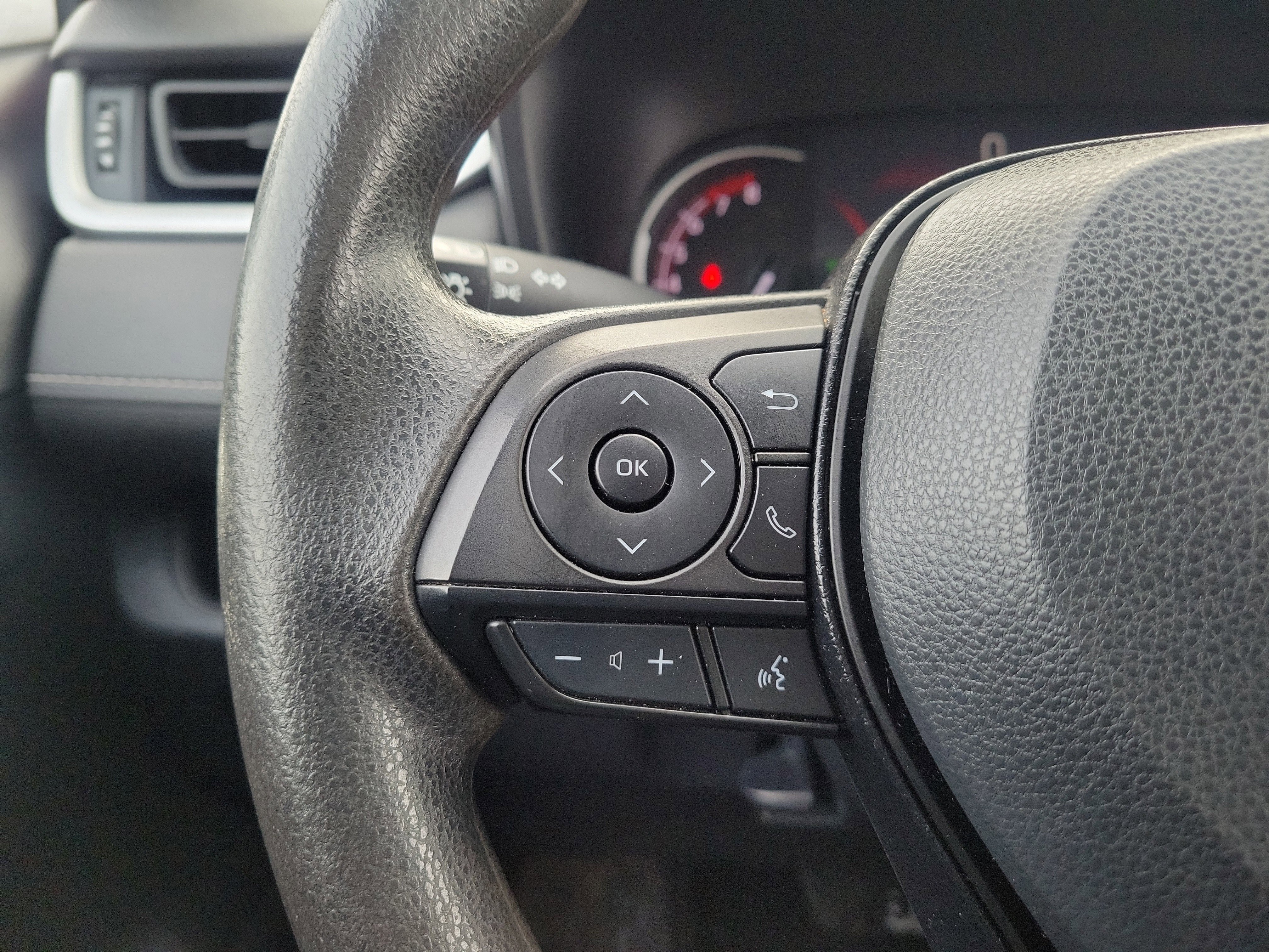 Used 2023 Toyota RAV4 XLE image 20