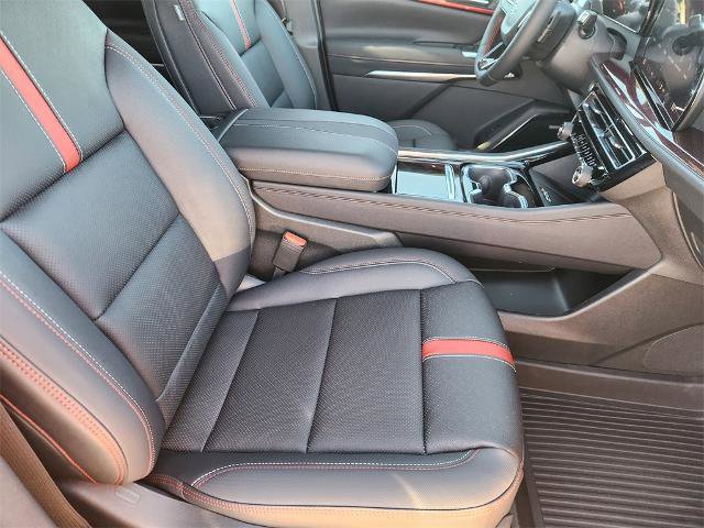 New 2026 Chevrolet Traverse RS w/ LPO, Floor Liner Package image 10