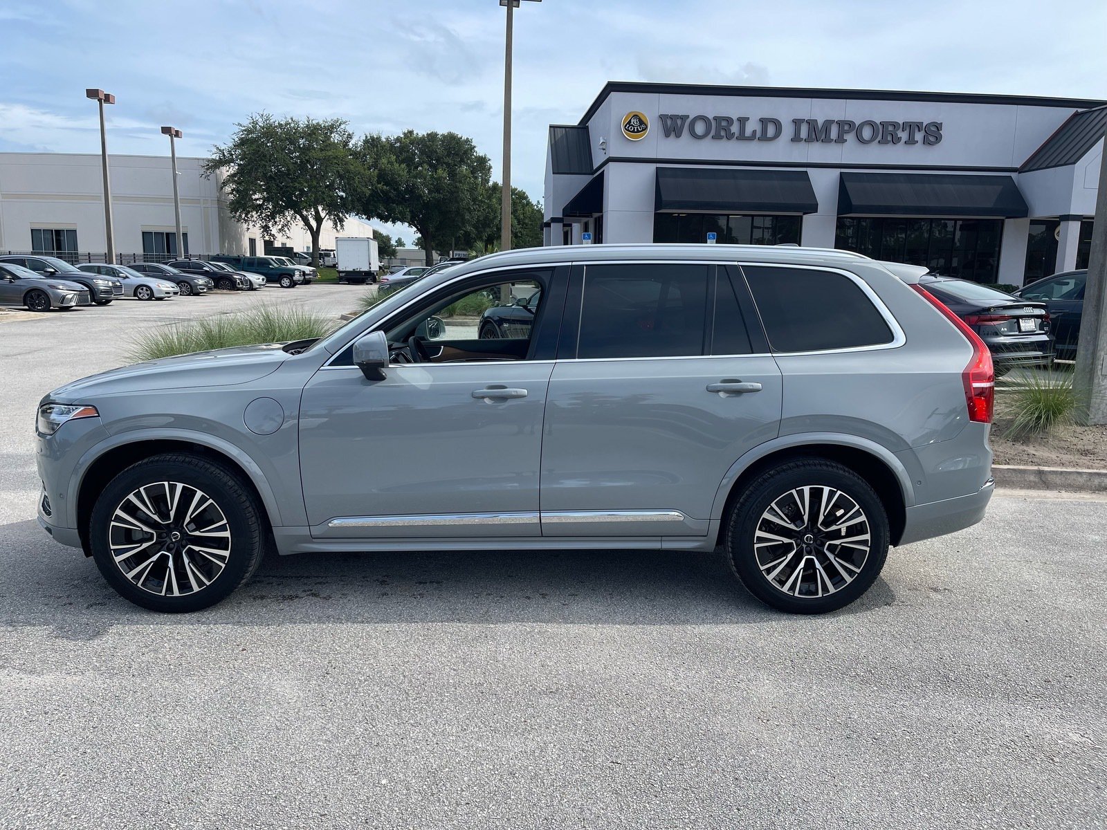 Used 2025 Volvo XC90 T8 Plus w/ Protection Package Premier AWD/4WD image 52