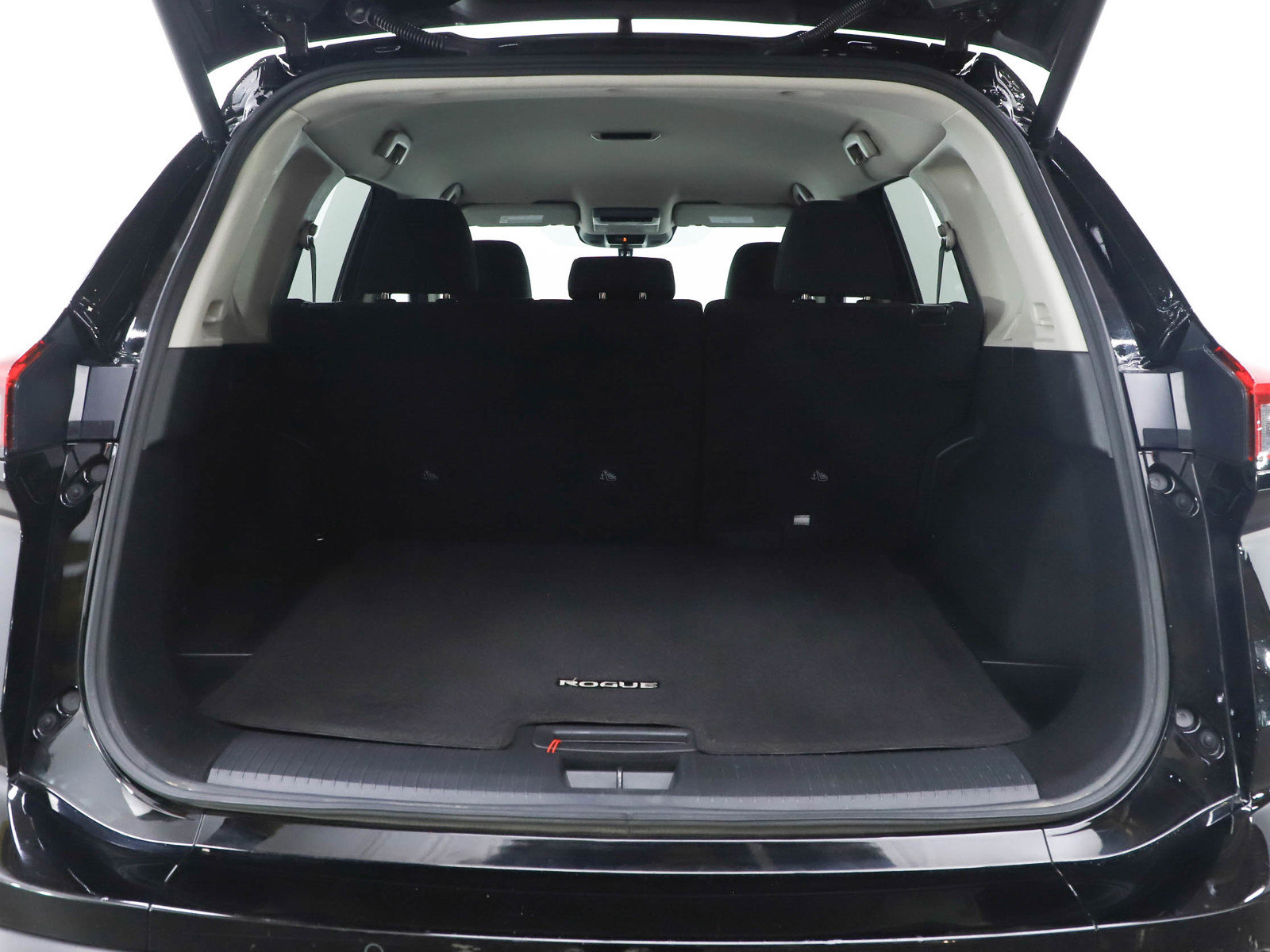 Used 2025 Nissan Rogue SV image 17