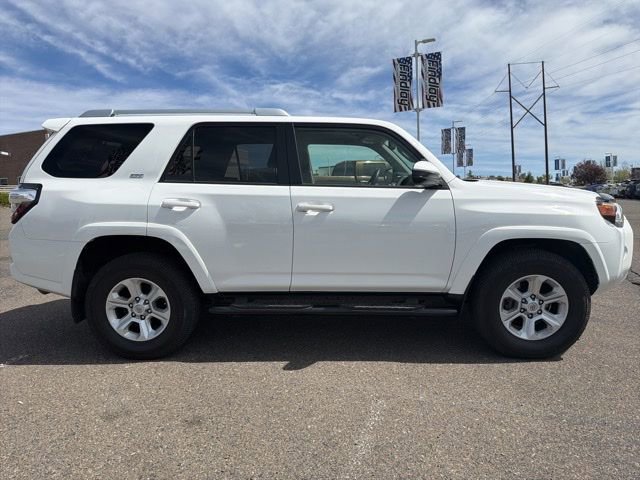 Used 2017 Toyota 4Runner SR5 AWD/4WD image 2