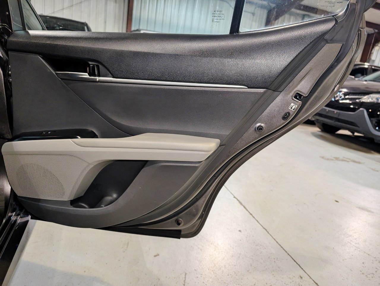 Used 2018 Toyota Camry LE image 23