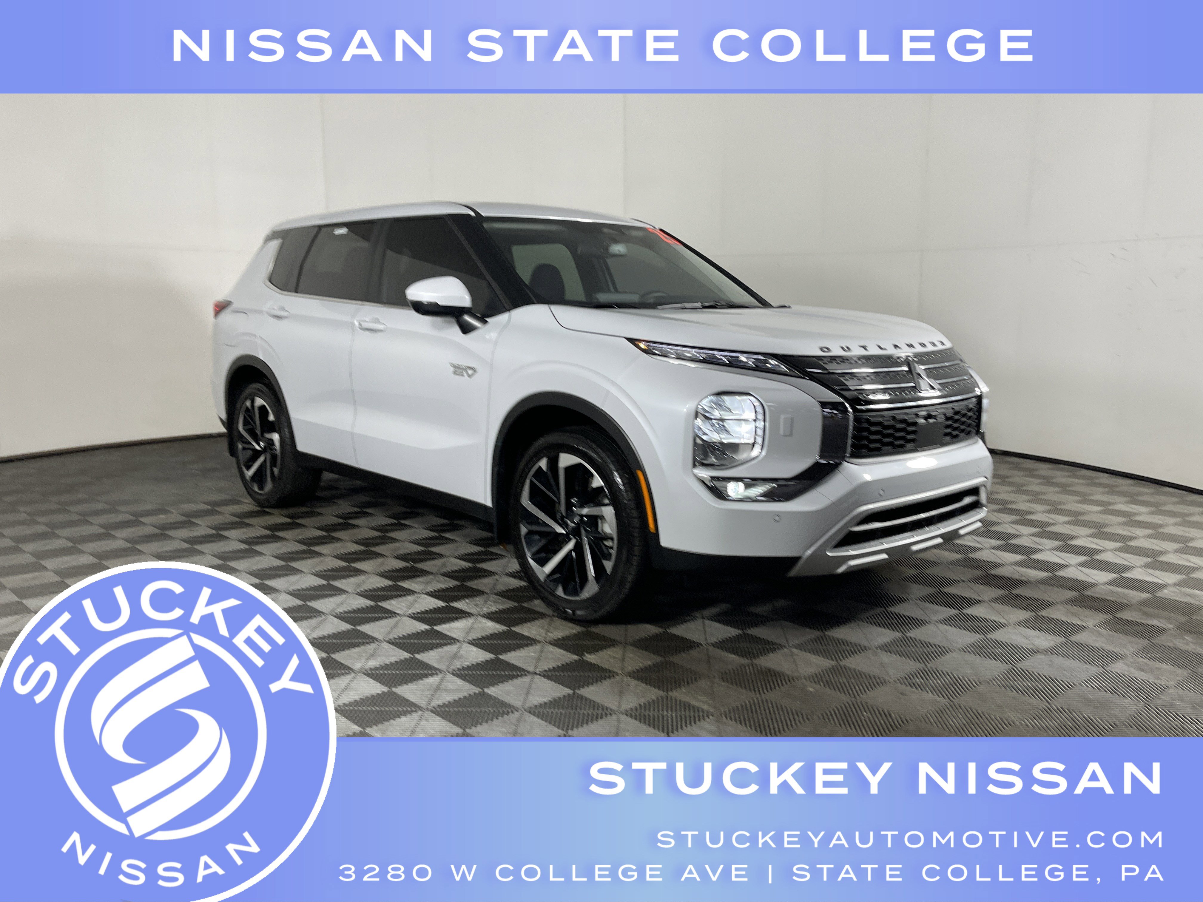 Used 2025 Mitsubishi Outlander SE image 1