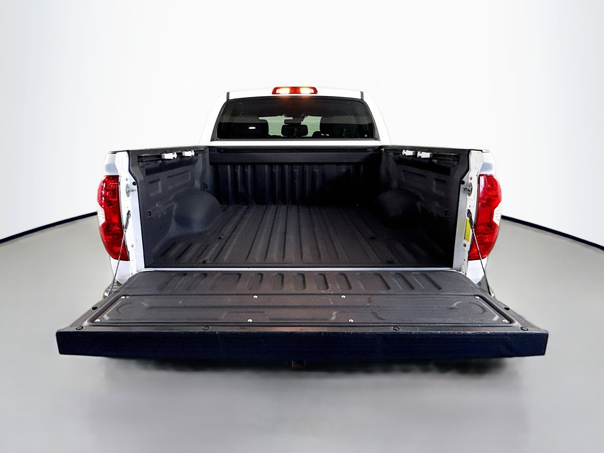 Used 2018 Toyota Tundra Limited w/ Limited Premium Package image 34