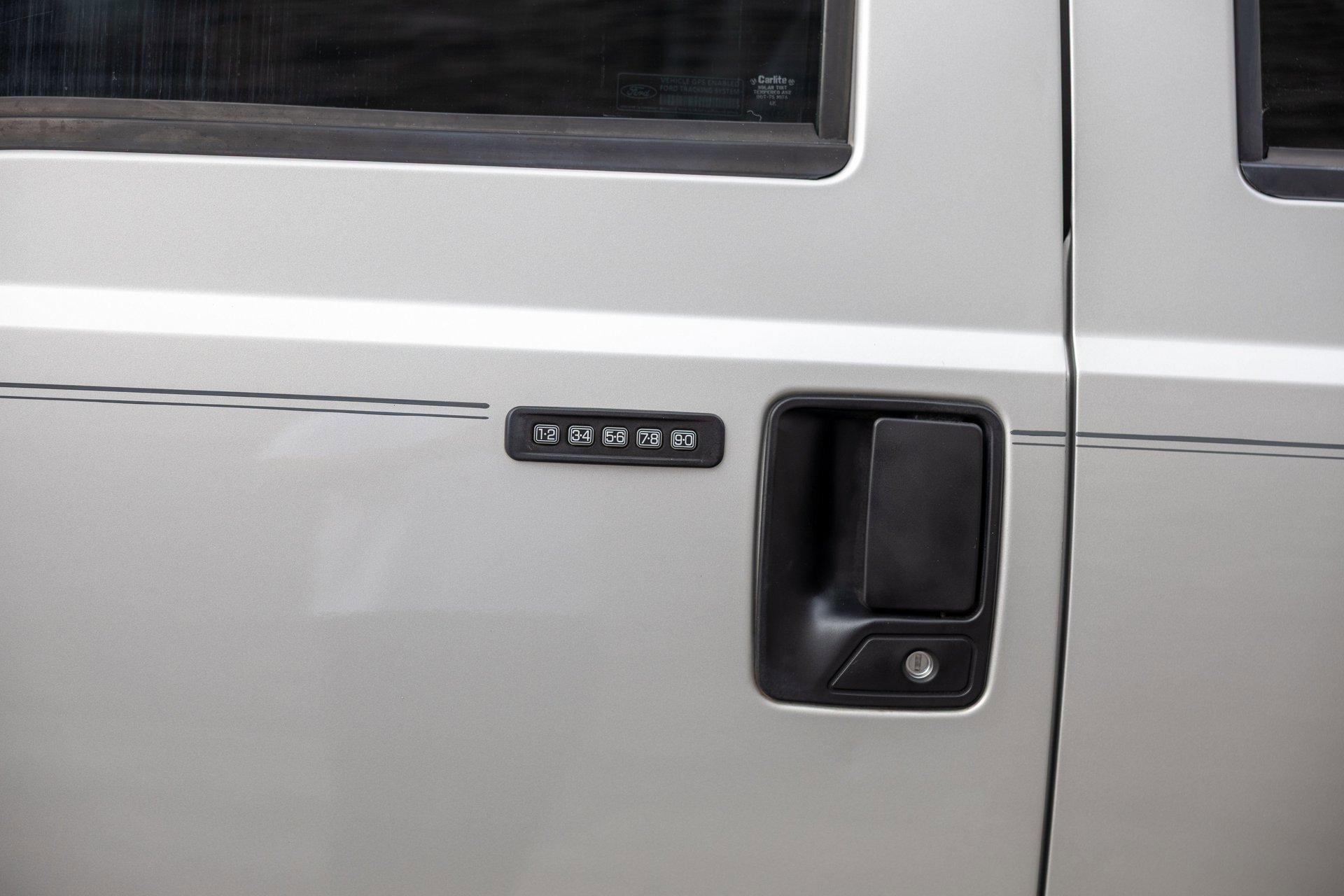 Used 2005 Ford Excursion XLS image 24