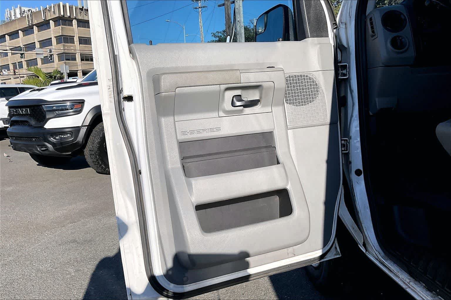 Used 2011 Ford E-350 and Econoline 350 XLT RWD image 27
