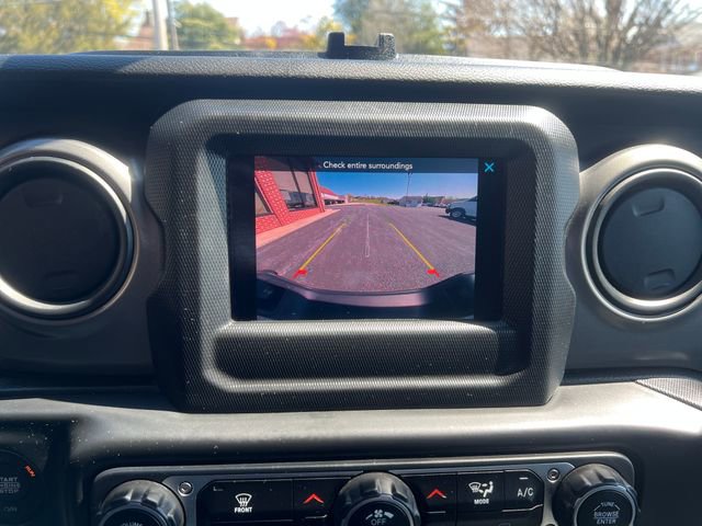 Used 2021 Jeep Gladiator Willys AWD/4WD image 16