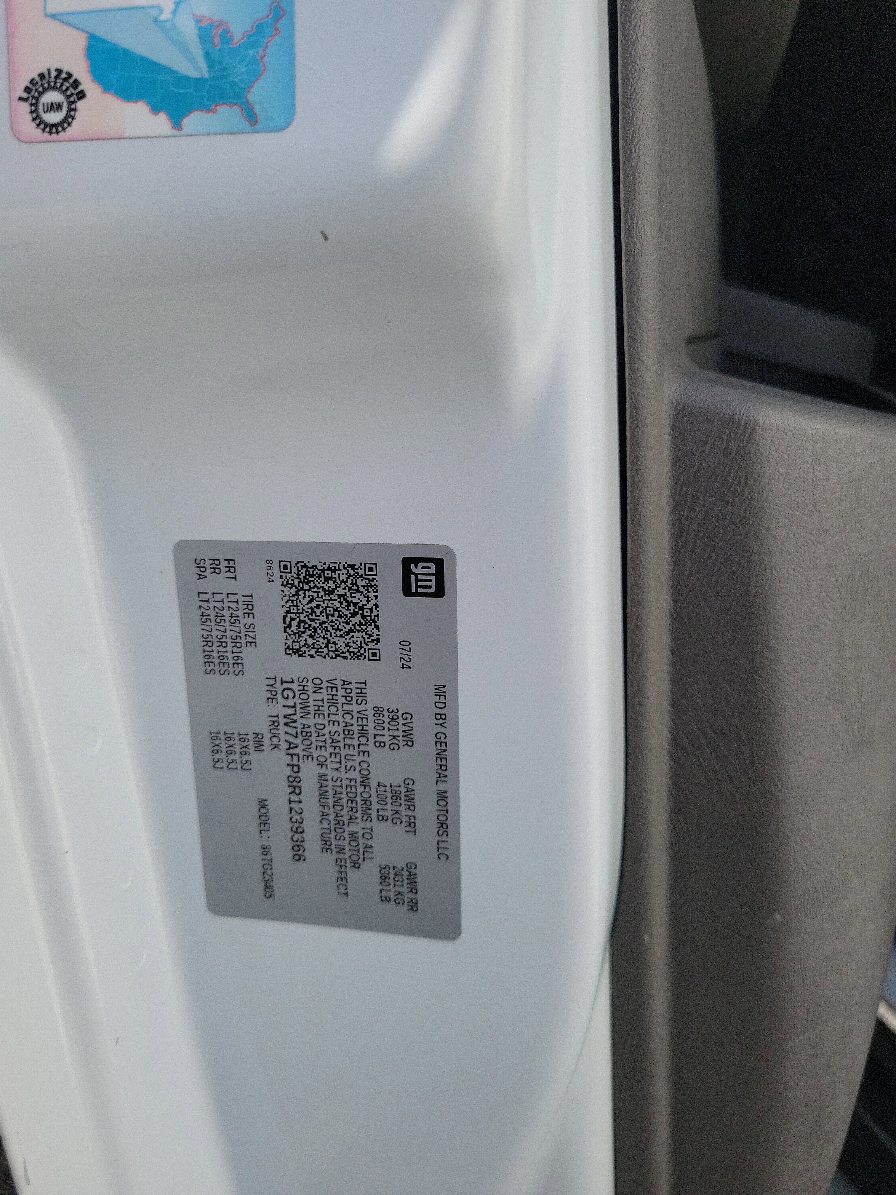 Used 2024 GMC Savana 2500 w/ Driver Convenience Package image 26