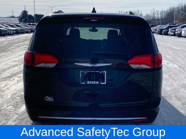 Used 2019 Chrysler Pacifica Limited image 4