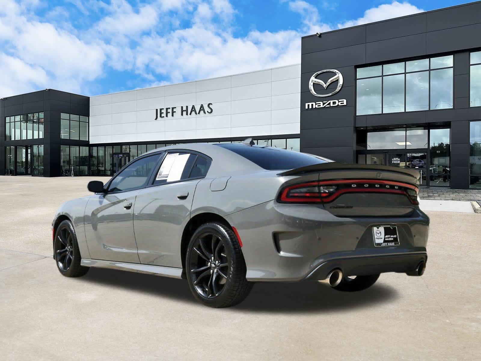 Used 2018 Dodge Charger SXT Plus w/ Blacktop Package RWD image 2