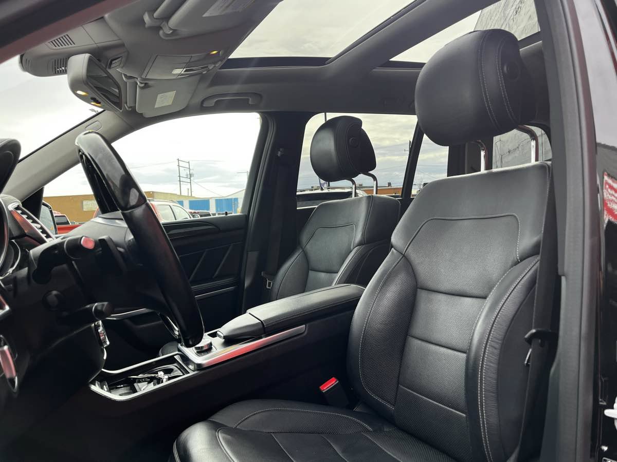 Used 2016 Mercedes-Benz GL 550 4MATIC image 11