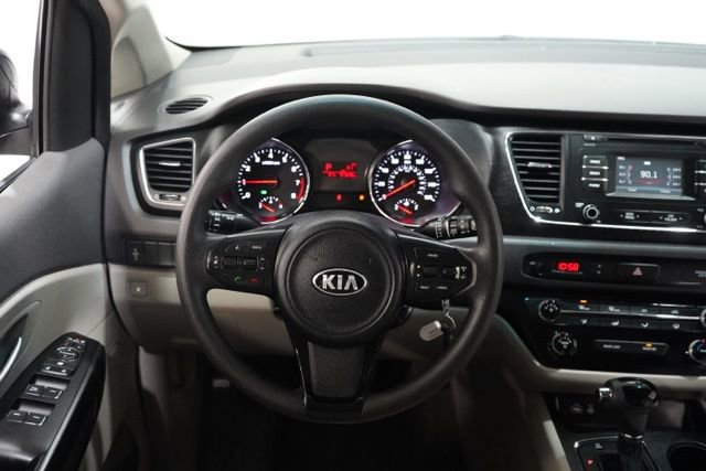Used 2017 Kia Sedona LX image 14