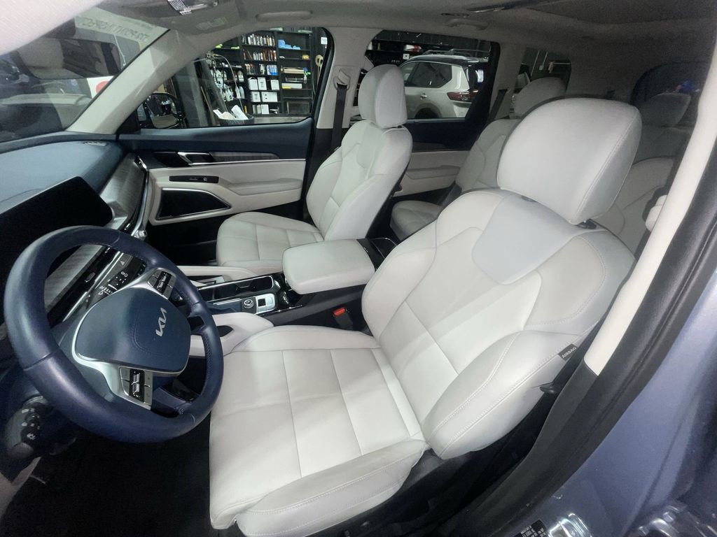 Used 2025 Kia Telluride SX w/ SX Captain's Chair Package image 11
