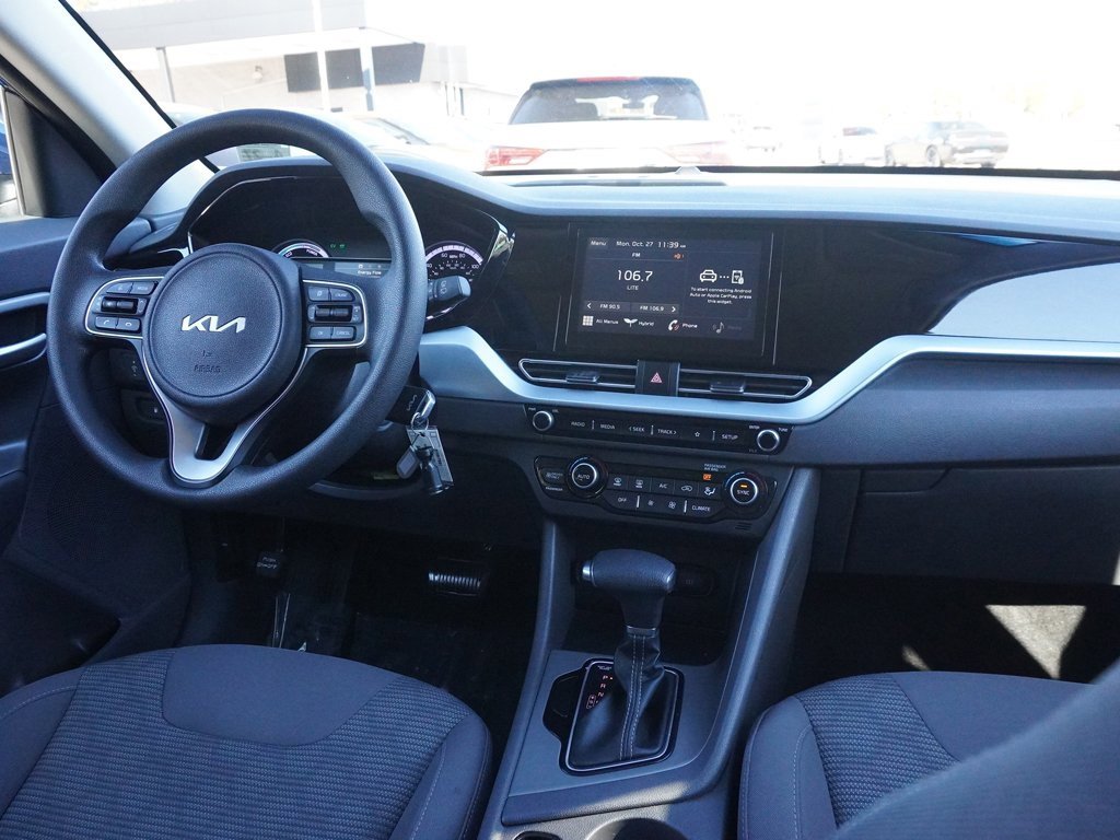 Used 2022 Kia Niro LX image 24