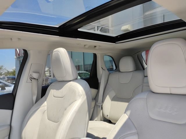 Used 2019 Jeep Cherokee Limited w/ Trailer Tow Group AWD/4WD image 14