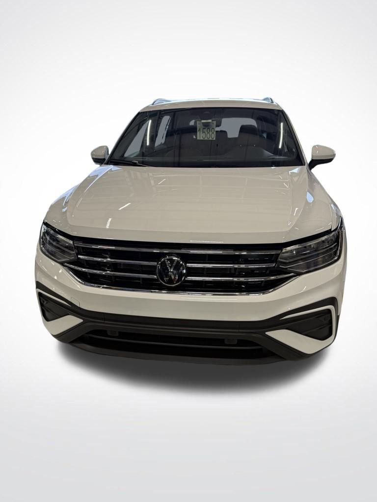 Used 2024 Volkswagen Tiguan SE image 63