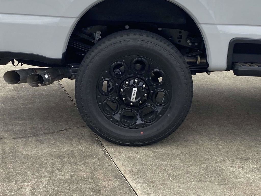 New 2026 Ford F350 Lariat w/ Black Appearance Package image 9