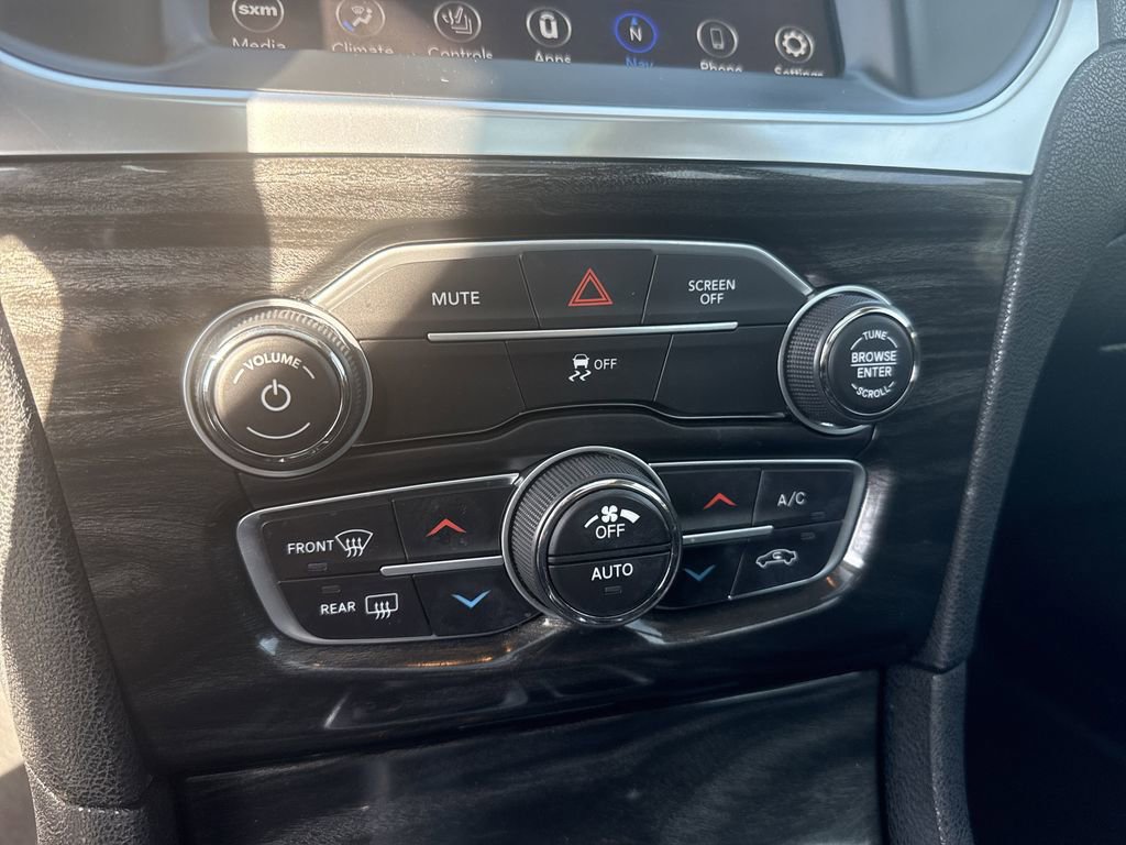 Used 2018 Chrysler 300 Touring L image 31