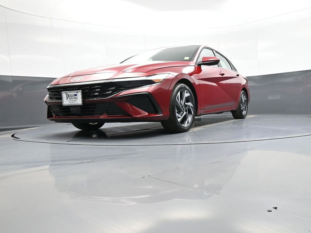 Certified 2025 Hyundai Elantra SEL image 25