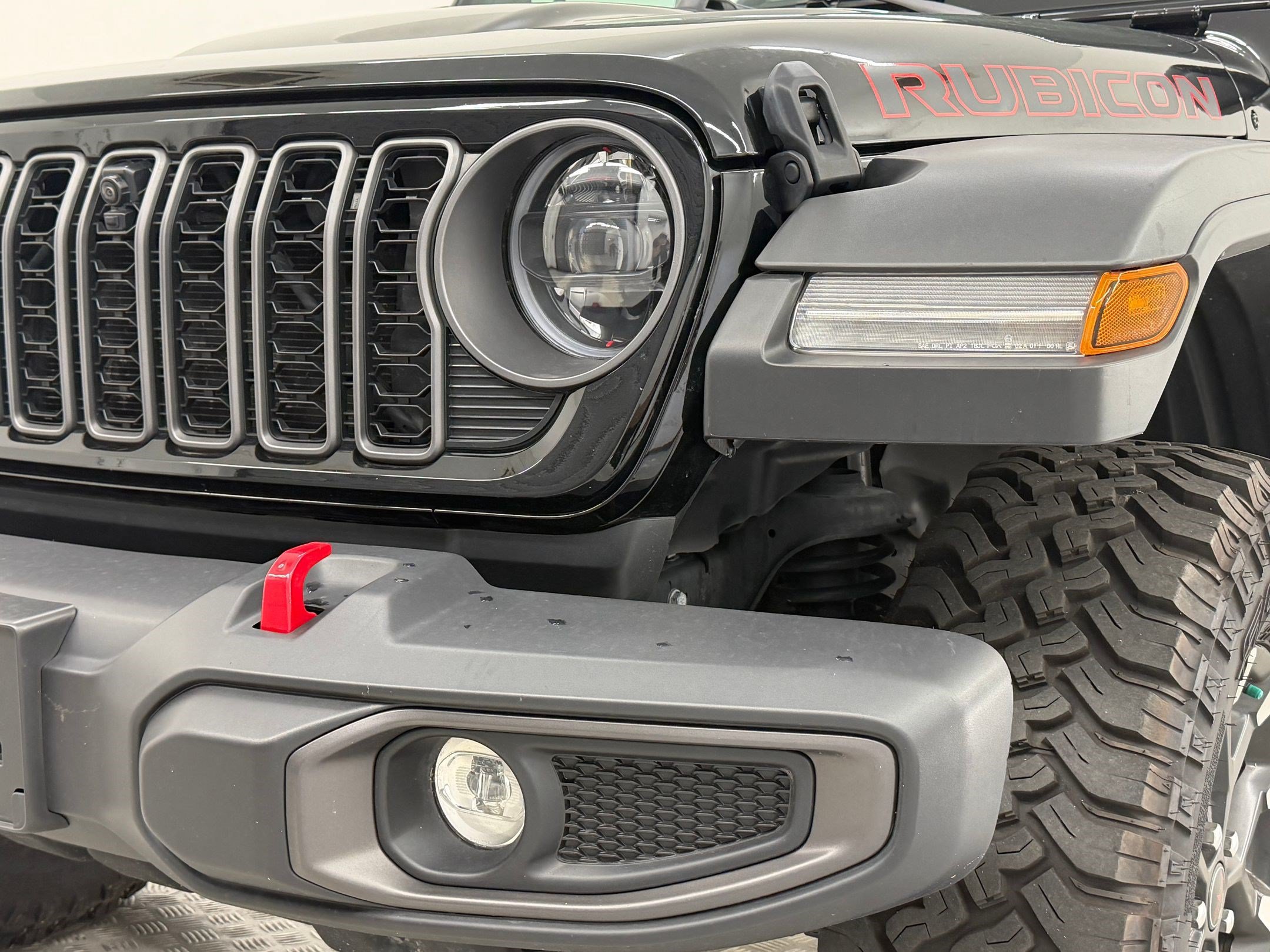 Used 2025 Jeep Gladiator Rubicon w/ Technology Group AWD/4WD image 28