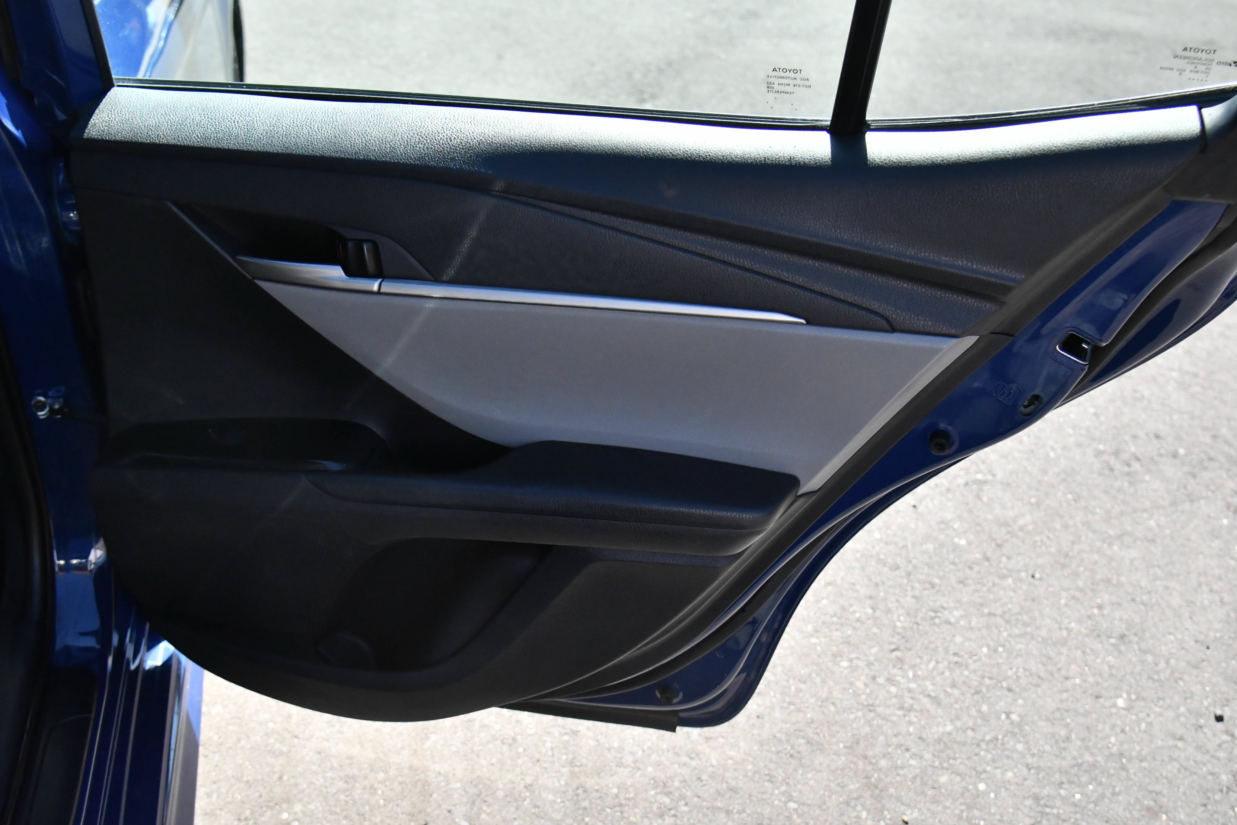 Used 2025 Toyota Camry SE w/ Convenience Package FWD image 42