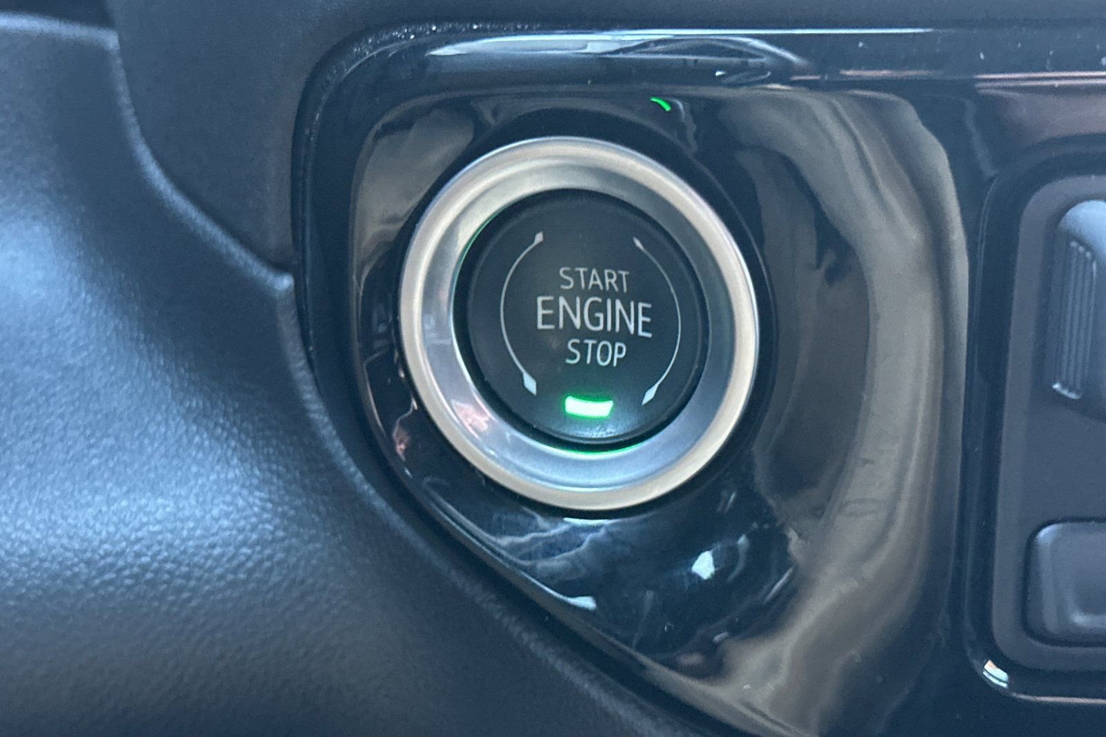 Used 2025 GMC Sierra 1500 Elevation image 34