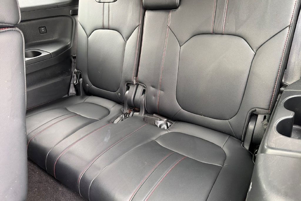 Certified 2025 Honda Pilot Black Edition image 17