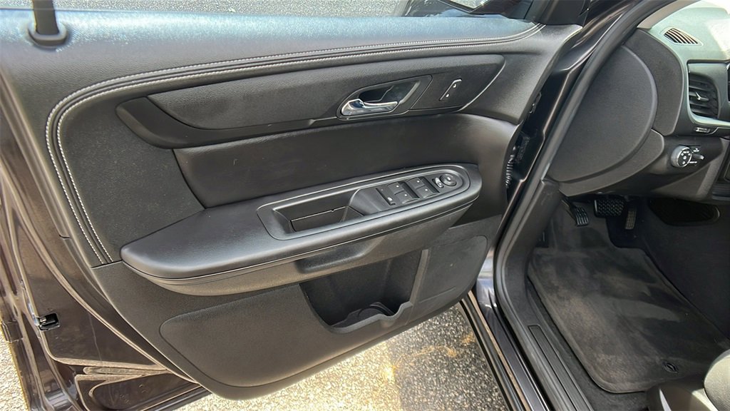 Used 2016 Chevrolet Traverse LT w/ Style and Technology Package image 11