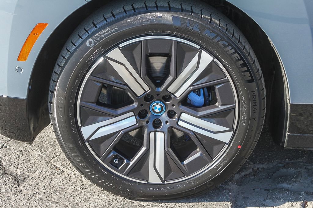 Used 2023 BMW iX xDrive50 w/ Premium Package image 14