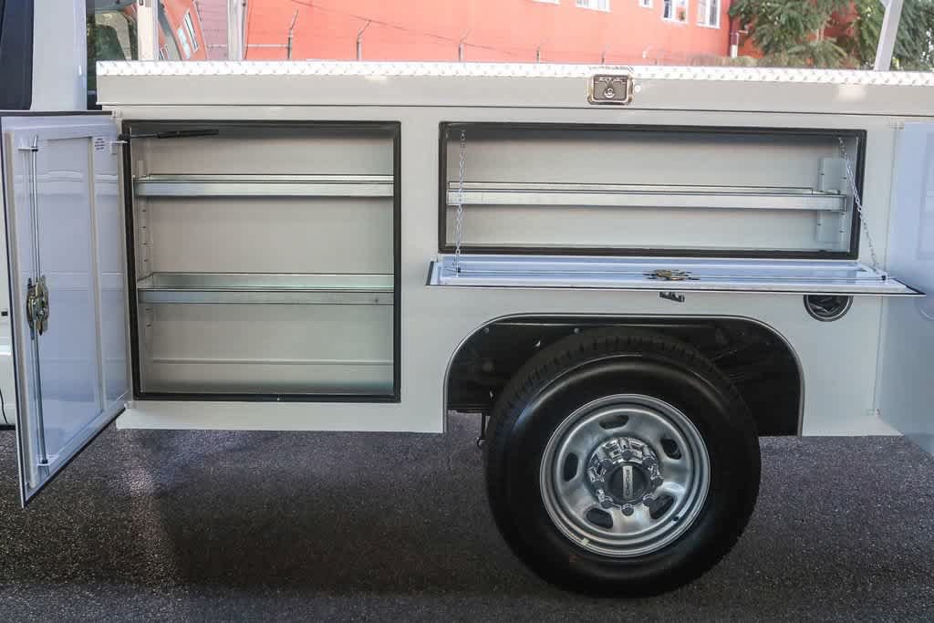 New 2026 Ford F350 XL w/ XL Chrome Package RWD image 16