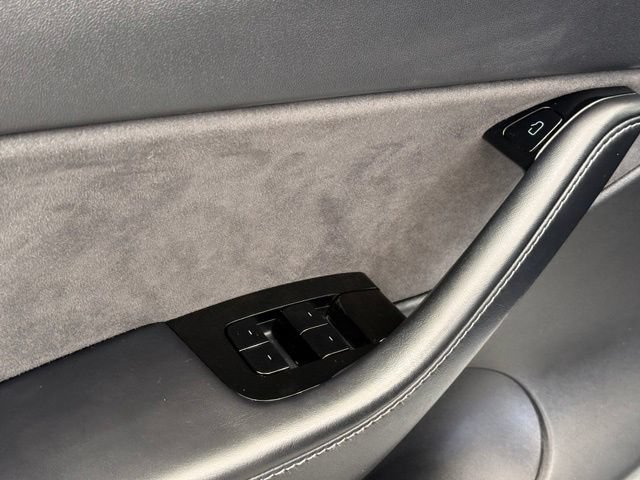 Used 2021 Tesla Model Y Long Range AWD/4WD image 15