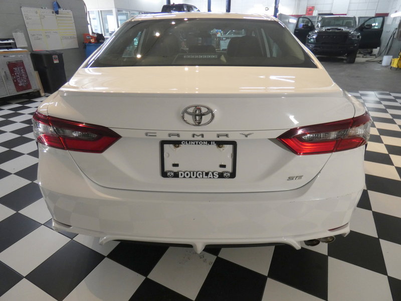 Used 2024 Toyota Camry SE image 5