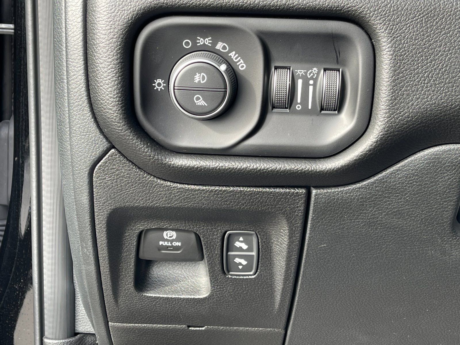 Used 2025 RAM 1500 Laramie w/ Sport Appearance Package image 31