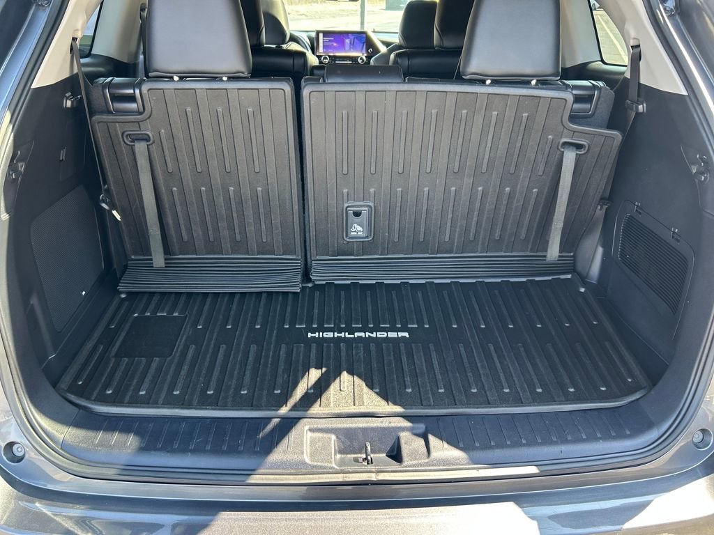 Used 2023 Toyota Highlander Limited image 29
