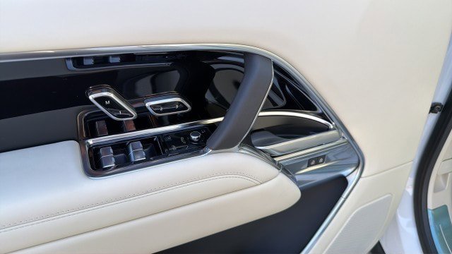 New 2026 Land Rover Range Rover SE image 22