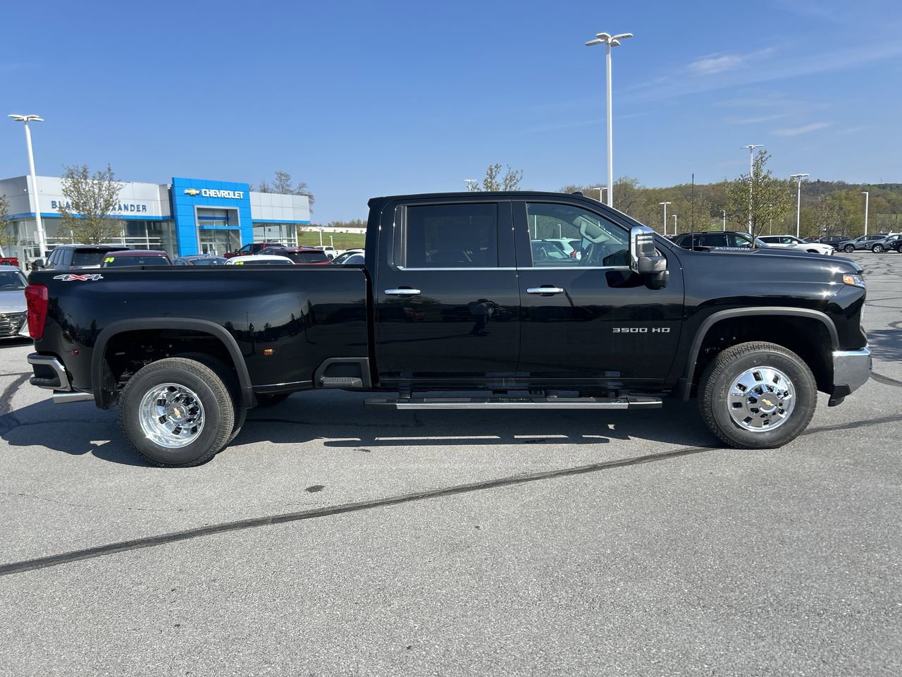 New 2026 Chevrolet Silverado 3500 LTZ w/ LTZ Convenience Package AWD/4WD image 8