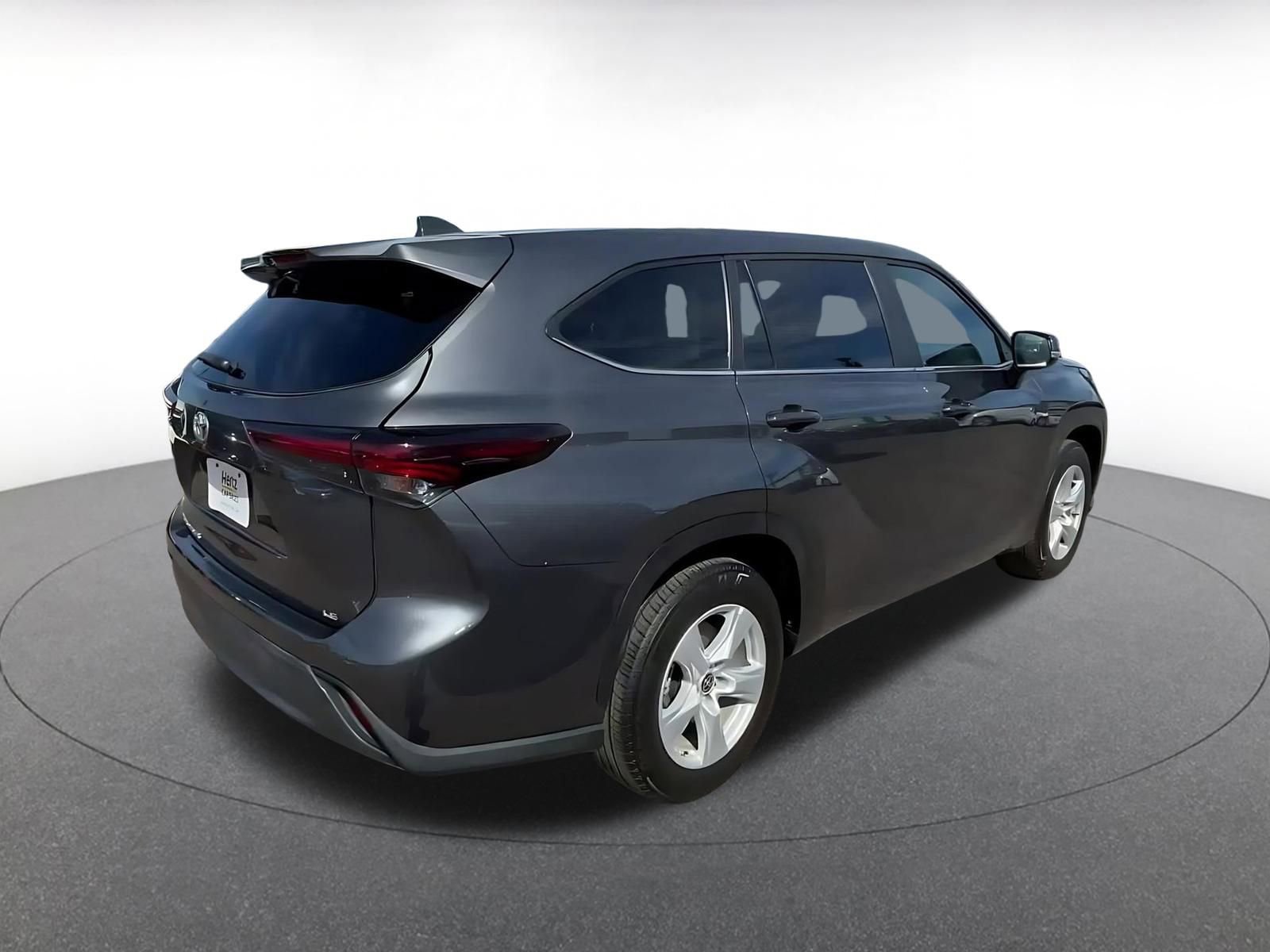 Used 2025 Toyota Highlander LE image 15