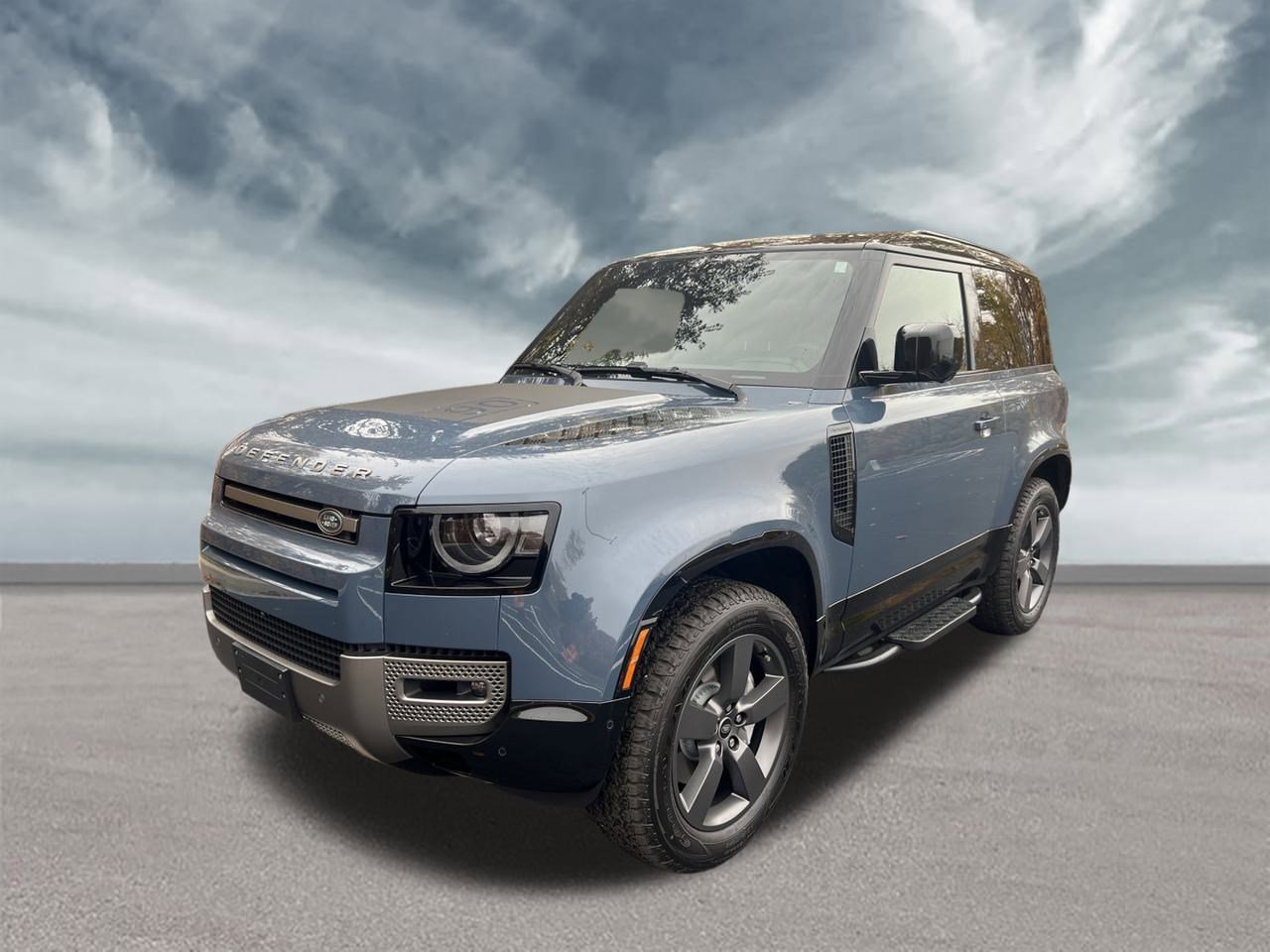 Used 2025 Land Rover Defender 90 X-Dynamic SE image 1