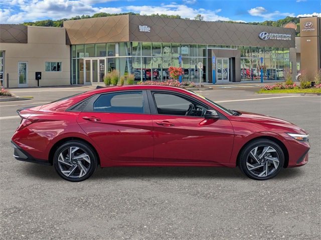 Certified 2025 Hyundai Elantra SEL image 2