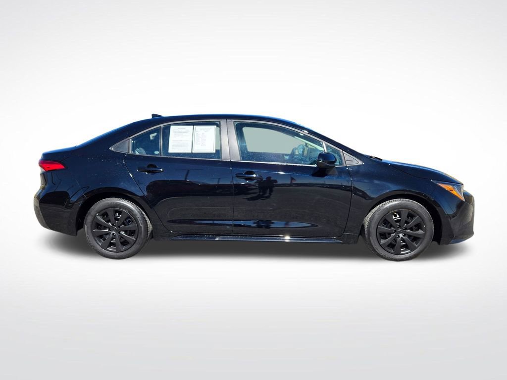 Used 2025 Toyota Corolla LE FWD image 2