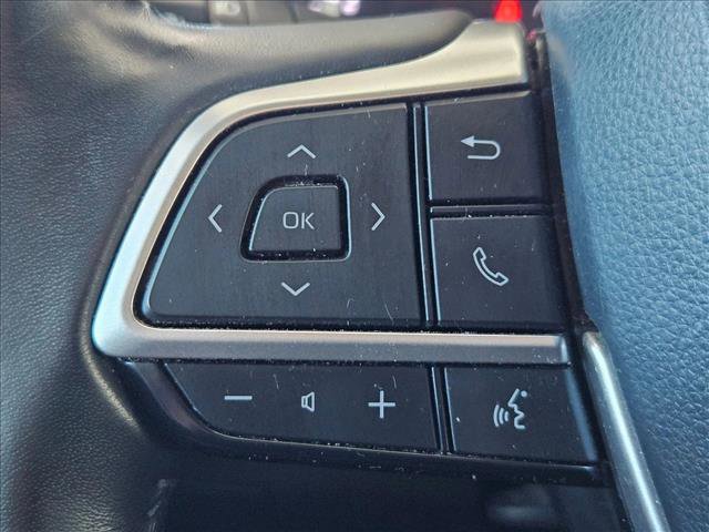 Used 2023 Toyota Highlander XSE image 11