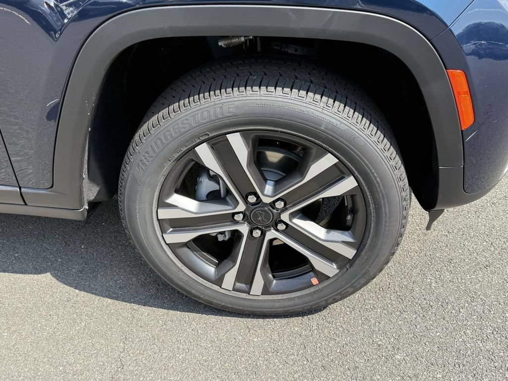 New 2027 Jeep Grand Cherokee Limited AWD/4WD image 12